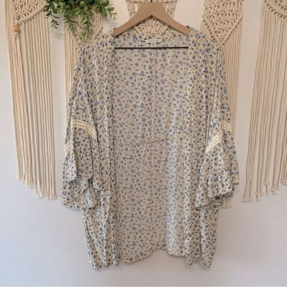 AMERICAN EAGLE Ditsy Floral‎ Bell Sleeve Crochet Lace Boho Kimono One Size Cream